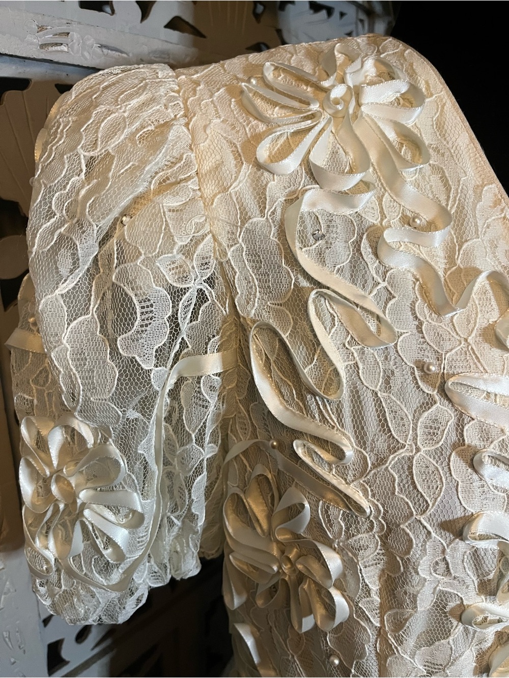 LESLIE FAY VINTAGE 80’s IVORY DETAILED FLORAL LACE & RIBBON EMBROIDERY MIDI DRES - Picture 4 of 12
